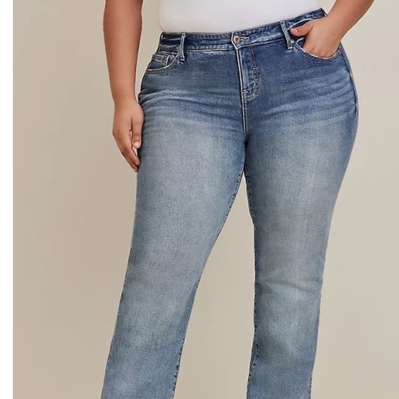 🌟NWTS SLIM BOOT CLASSIC DENIM MID-RISE JEAN 30 Regular🌟 - Picture 1 of 5